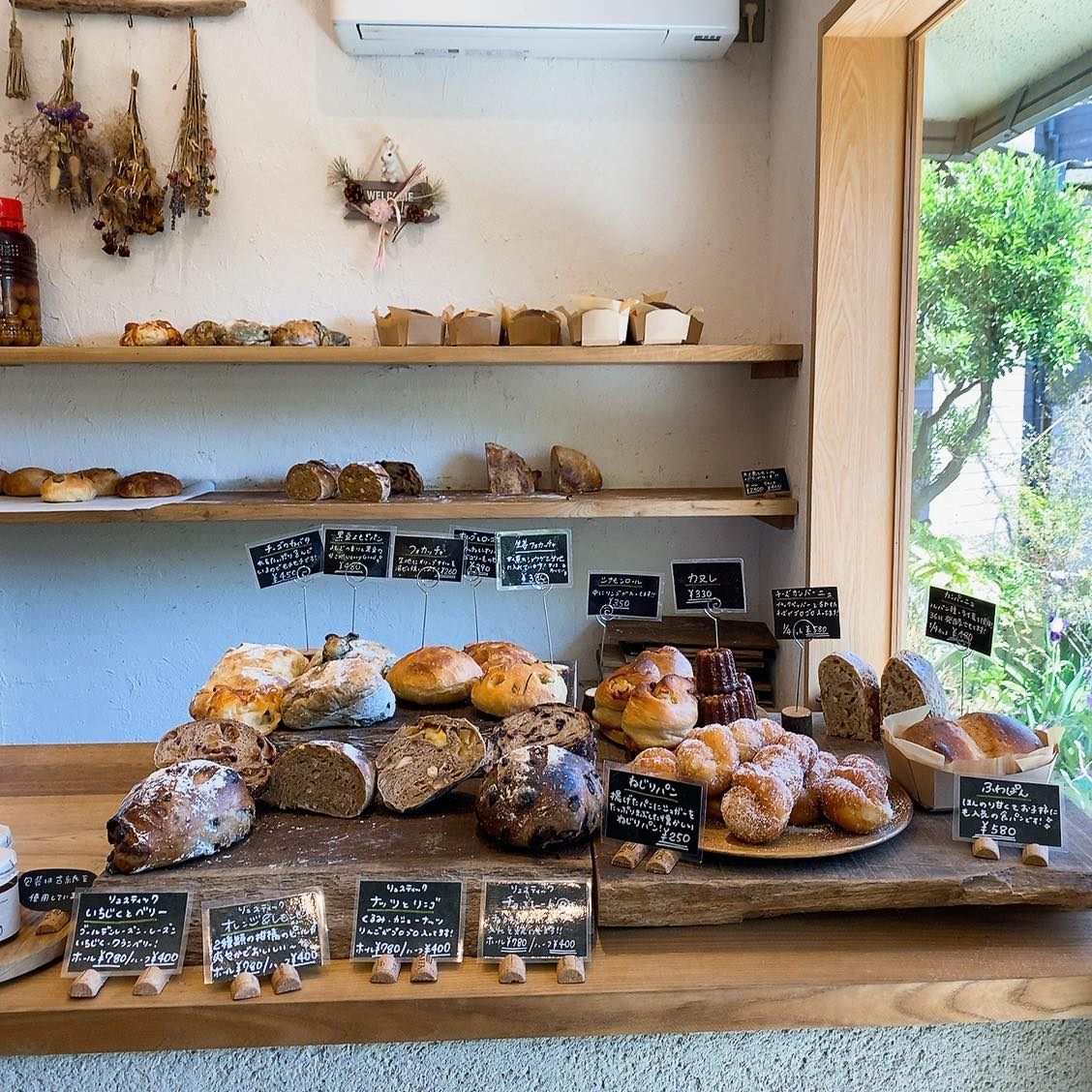 【鎌倉】江ノ電を見ながら絶品パンを選ぶ！「BREEZE BIRD CAFE＆BAKERY」