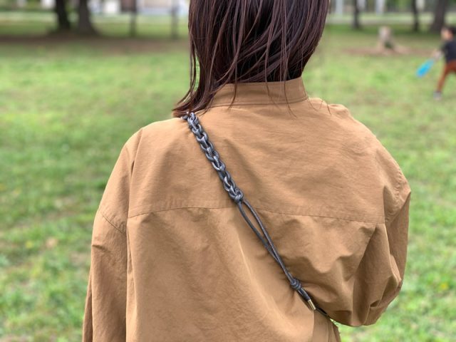 牛革 編み込みデザイン スマホストラップ マルチホルダー付