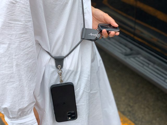 牛革 編み込みデザイン スマホストラップ マルチホルダー付