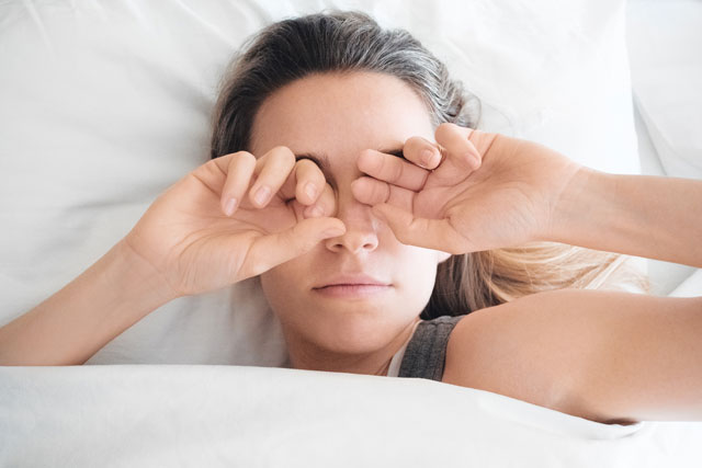 睡眠不足の女性