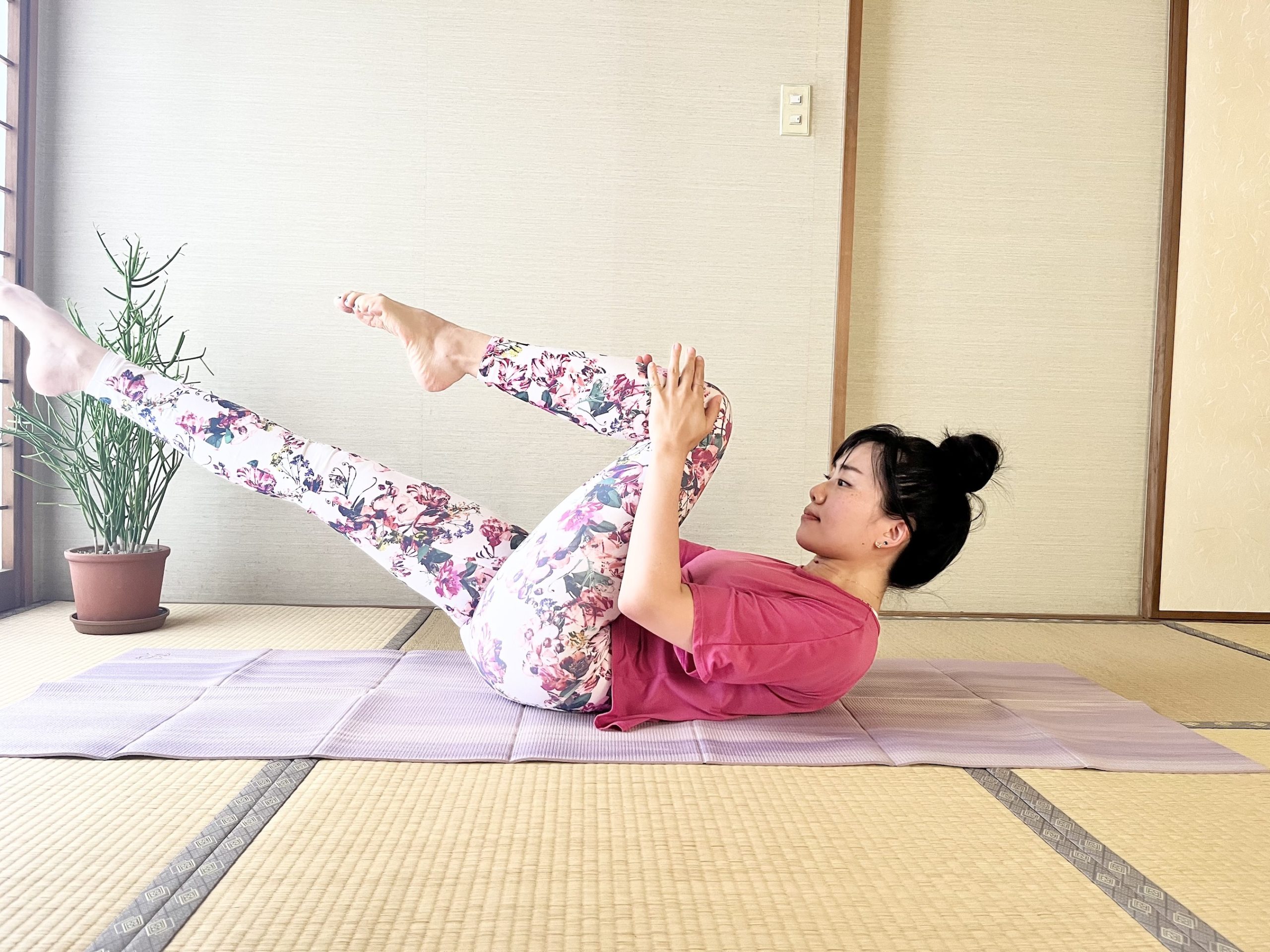 たった30秒！脚とお腹の同時痩せ「シングル・レッグ・ストレッチ」