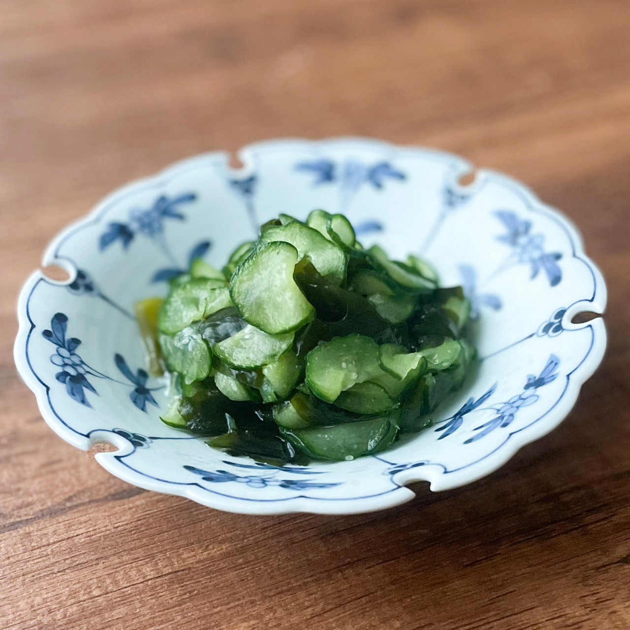 火を使わず簡単！さっぱり味の常備菜「きゅうりとわかめの酢の物」
