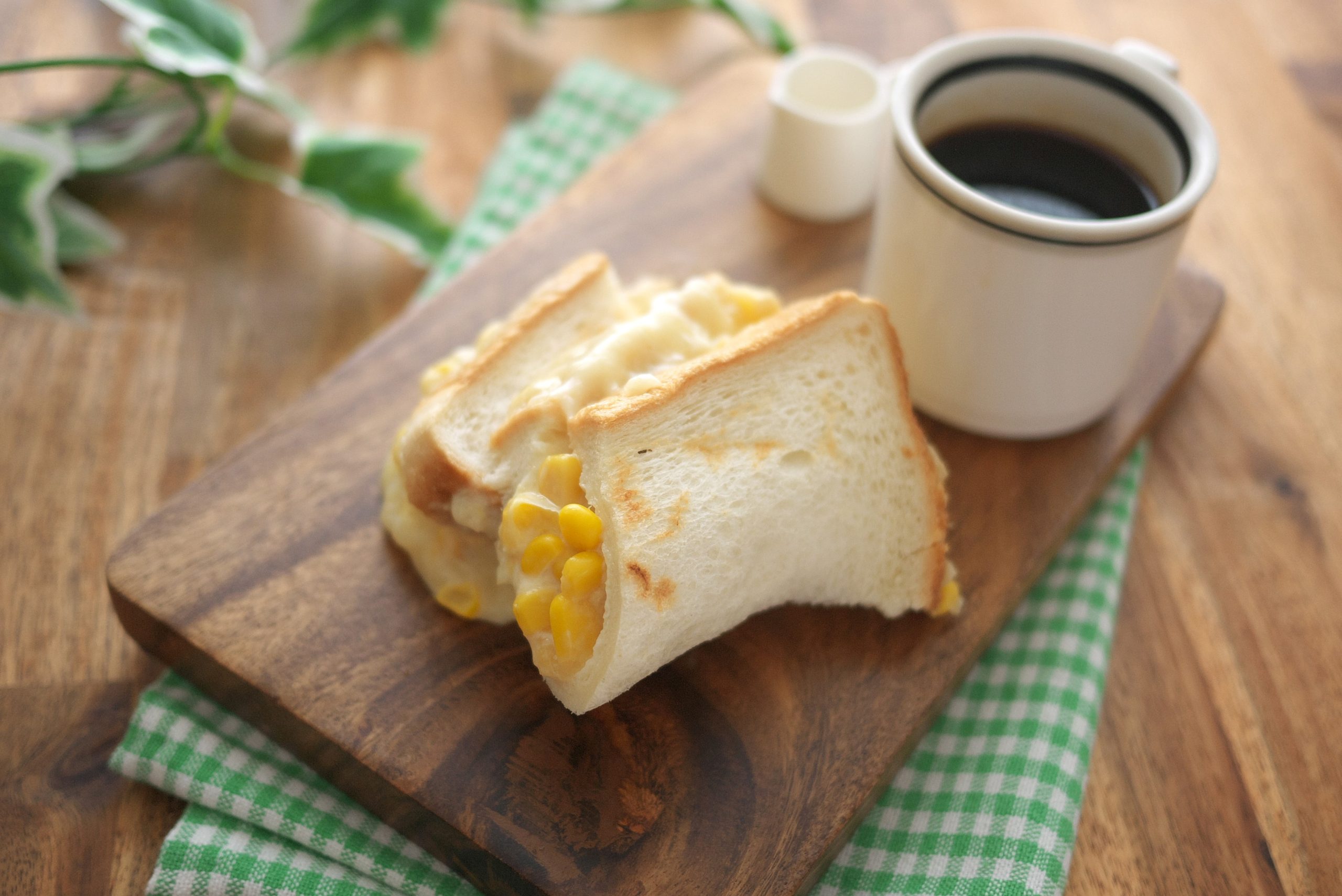 アレンジ自在！食パンで簡単「チーズブリトー」2レシピ