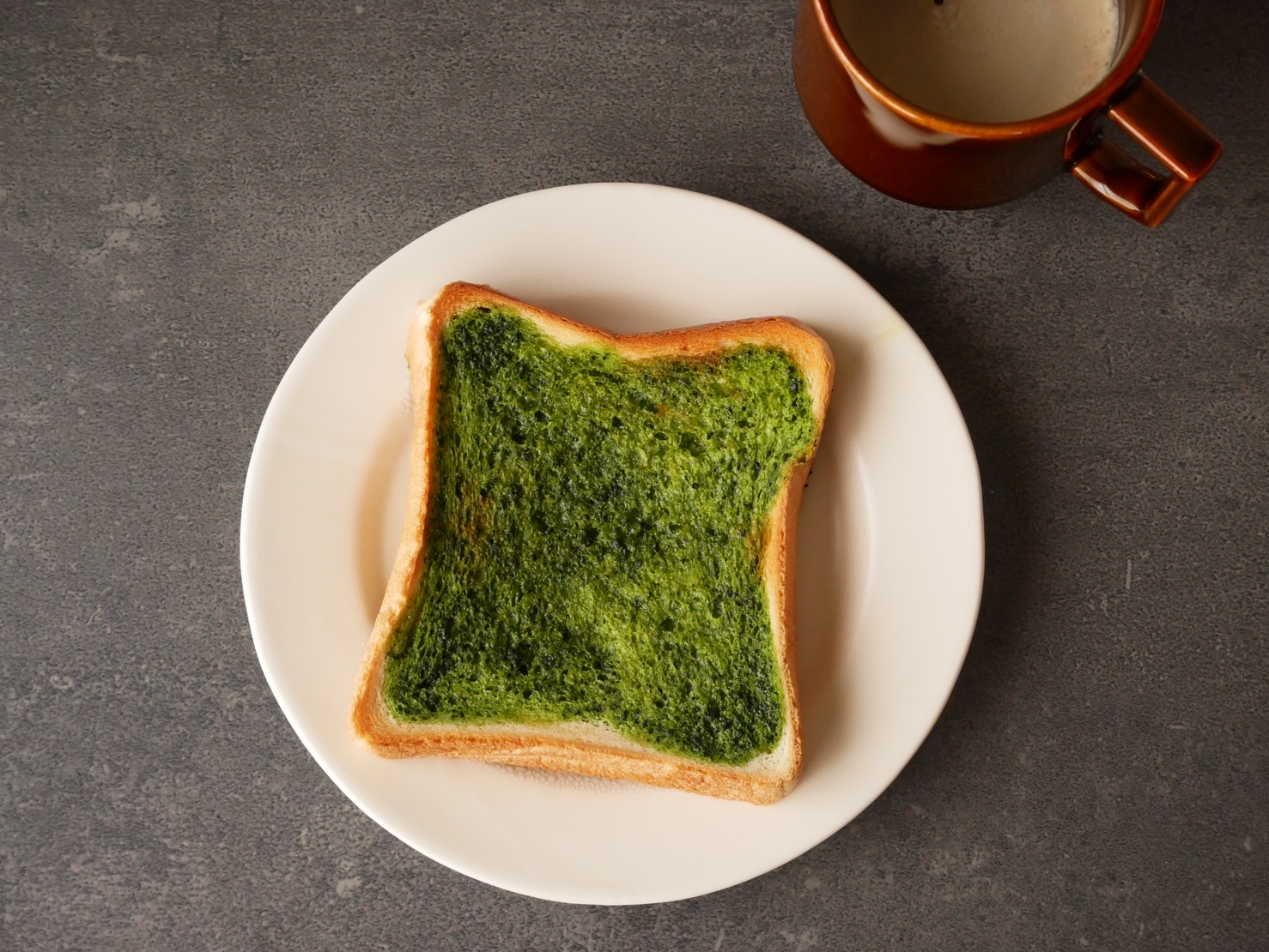 塗って焼くだけで絶品！簡単「抹茶バタートースト」