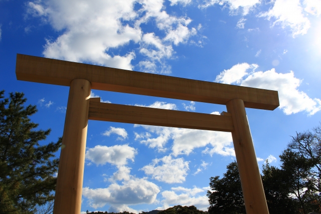 鳥居と空