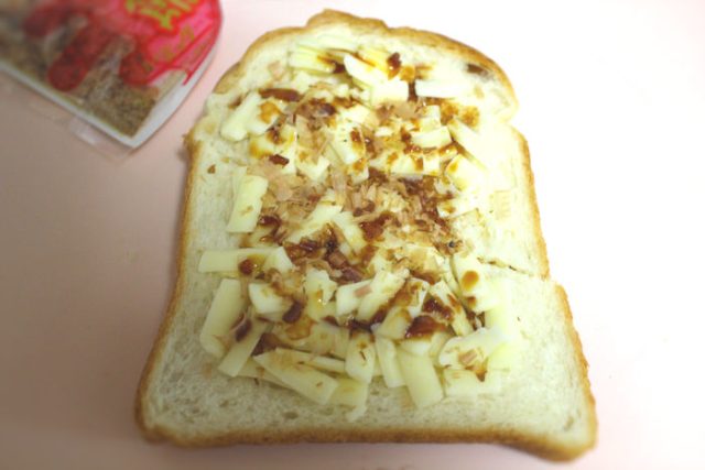 食パンとおかかとチーズ