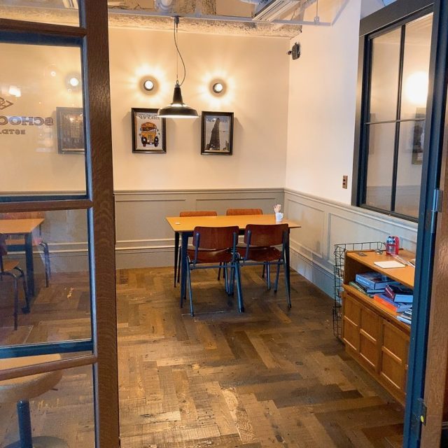 SCHOOL BUS COFFEE BAKERS カフェ店内 SCHOOL BUS COFFEE BAKERS カフェ店内