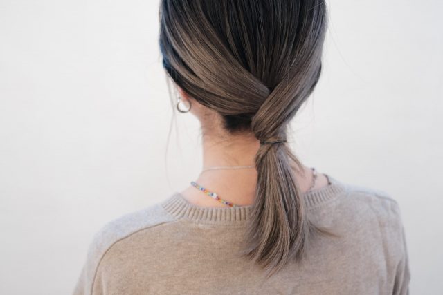 「ひとつ結び」の簡単アレンジ
