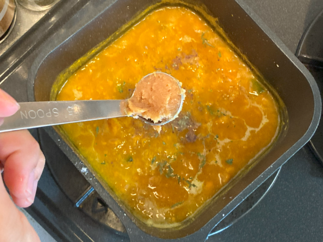 味噌を溶かす