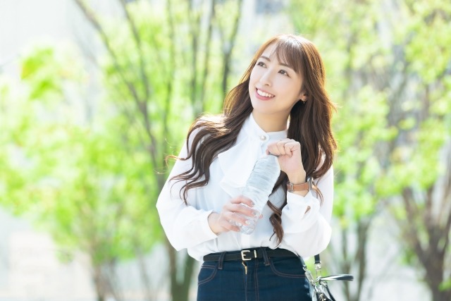 笑顔の女性
