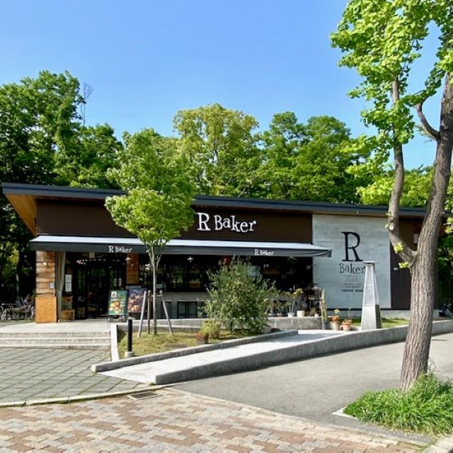 R Baker外観