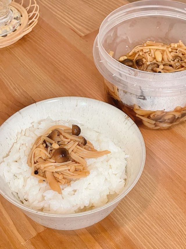 なめ茸をのせたご飯