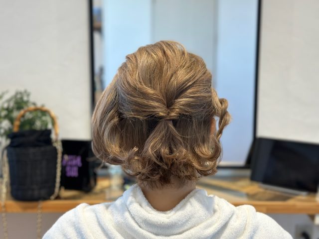 ハーフアップ&くるりんぱ