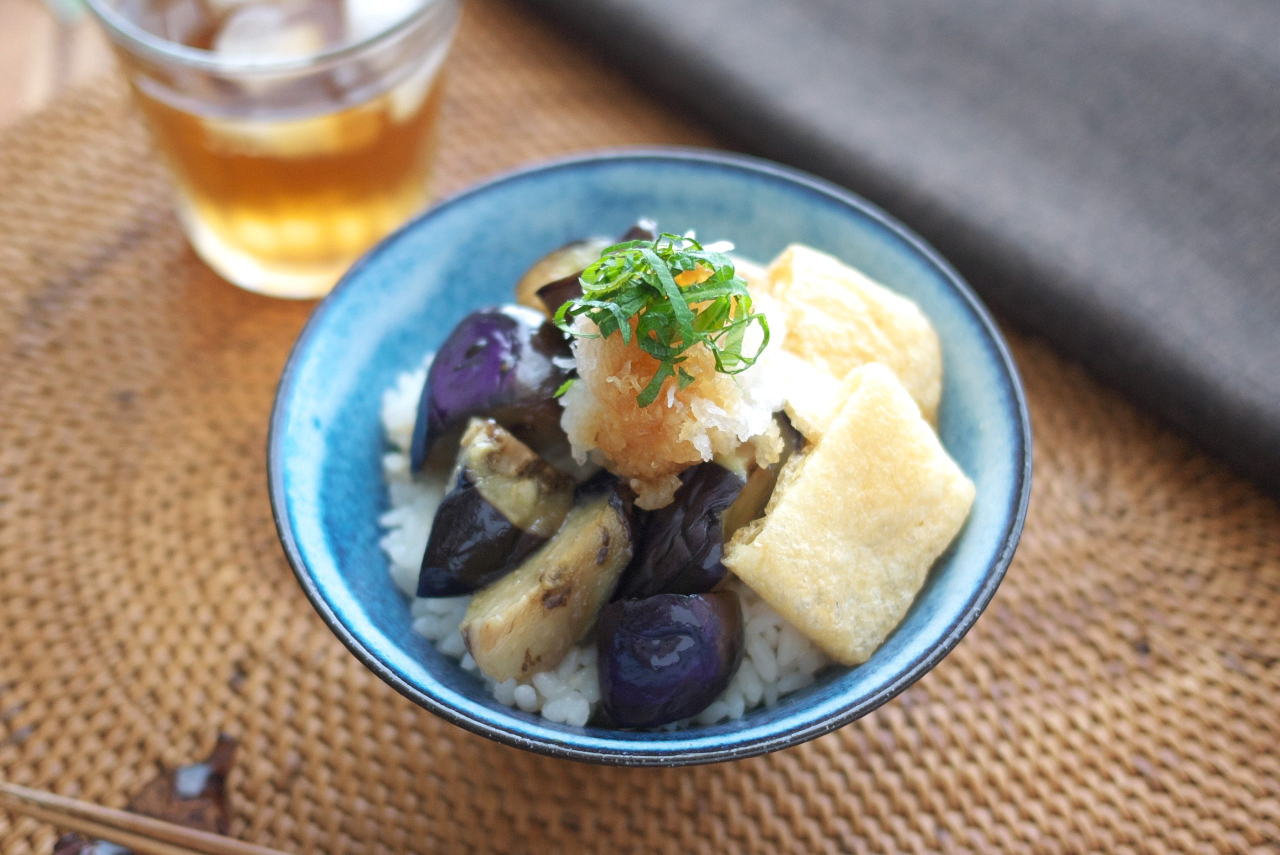 レンジで簡単！さっぱり美味しい「なすときつねのみぞれ丼」