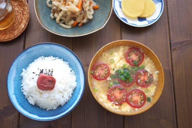 ミニトマトの卵味噌汁
