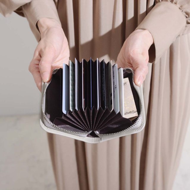 本革ラムレザー タッセル付き カードケース