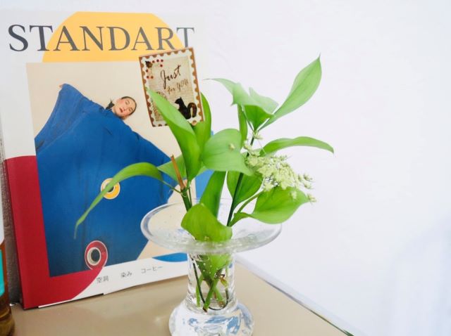 本と植物