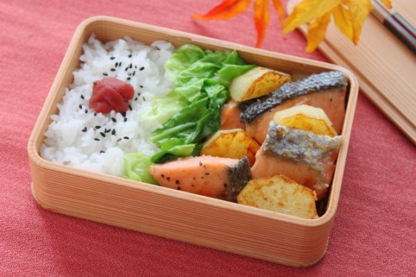 塩鮭とじゃがいものお弁当