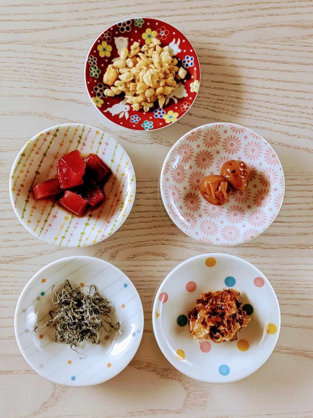 塩昆布、おかか、マグロの漬け、梅干し、天かす