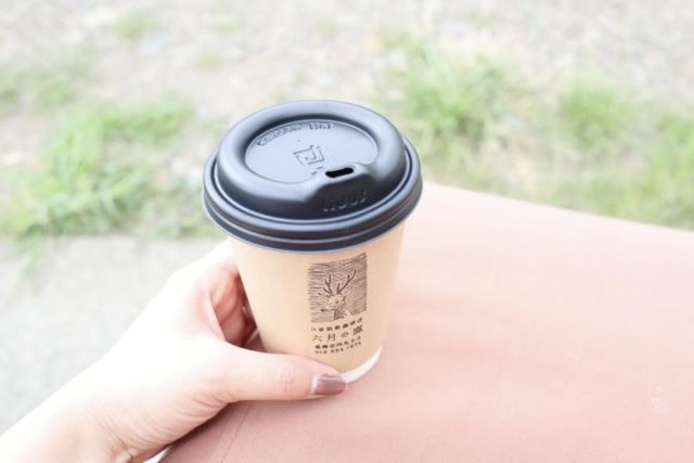 テイクアウトしたコーヒー
