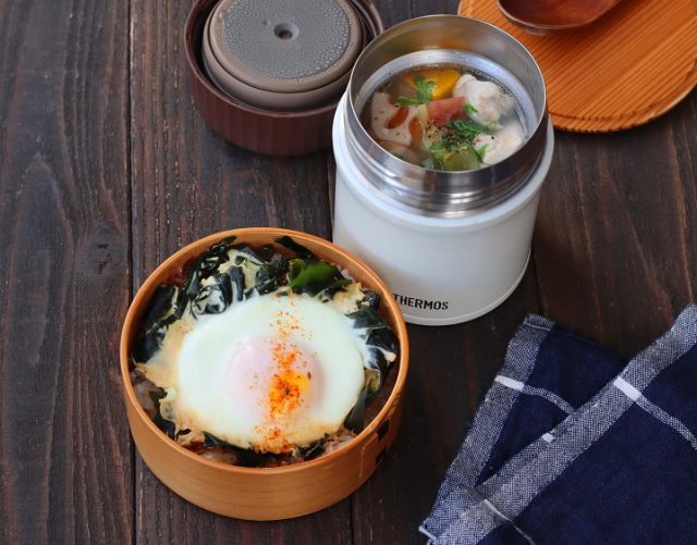 「鶏と秋野菜の塩麹スープ」「わかめの巣ごもり卵ご飯」2品弁当