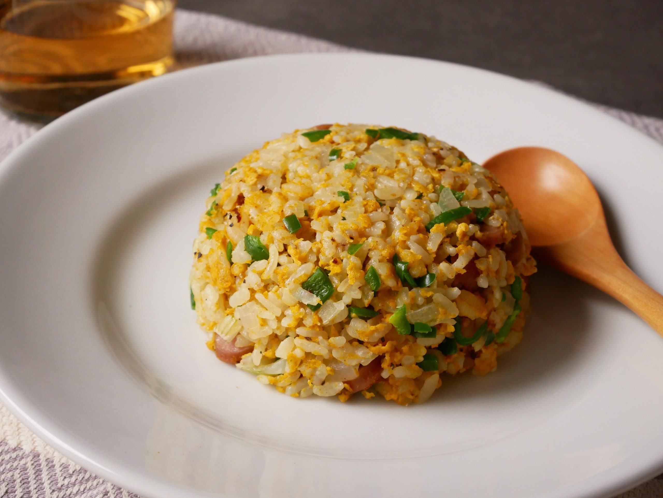 レンジだけで簡単!お弁当にも便利な「カレーチャーハン」