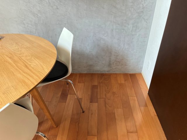 ゴミ箱がなくなった部屋のすみ