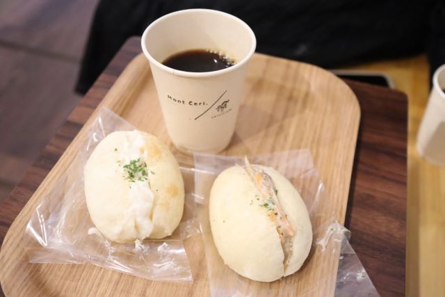 コーヒーとミニパンのセット