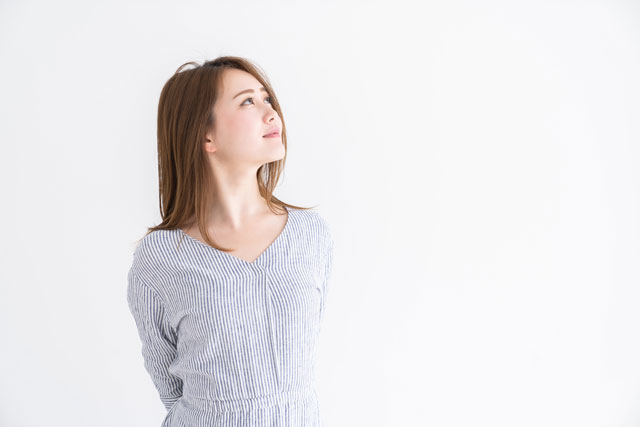 リラックスする女性