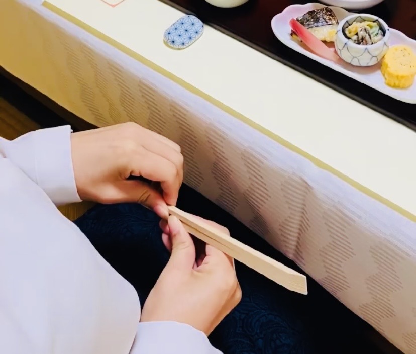 割りばしの割り方