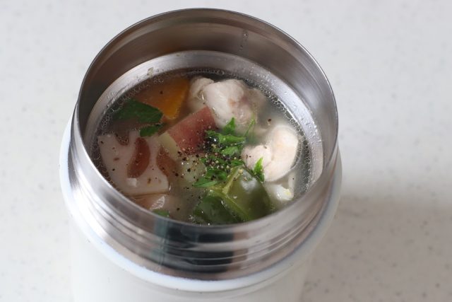 鶏と秋野菜の塩麹スープ