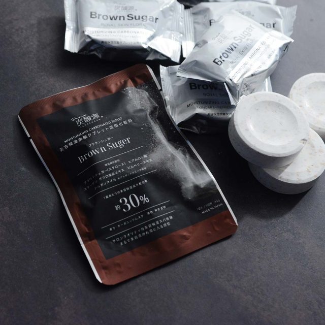 美容液につかるような浴用炭酸タブレット 炭酸源 BROWN SUGAR