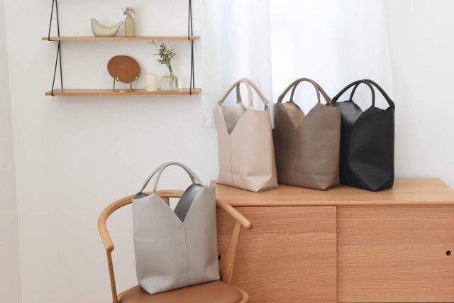 kauliina(カウリーナ)の「軽量 肩にかけやすい Vカットトートバッグ」