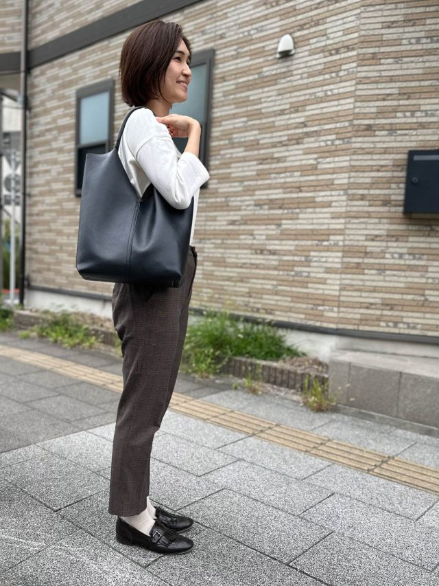 kauliina(カウリーナ)の「軽量 肩にかけやすい Vカットトートバッグ」