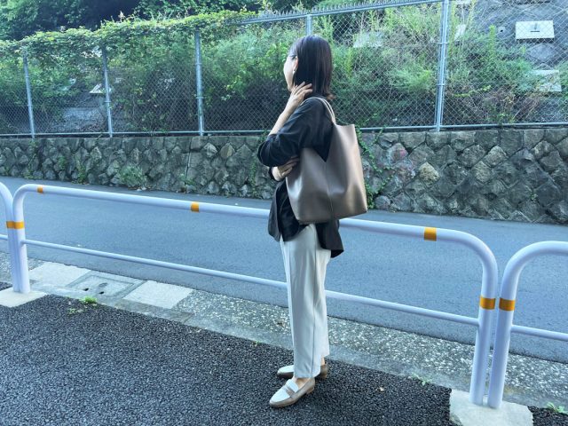 kauliina(カウリーナ)の「軽量 肩にかけやすい Vカットトートバッグ」