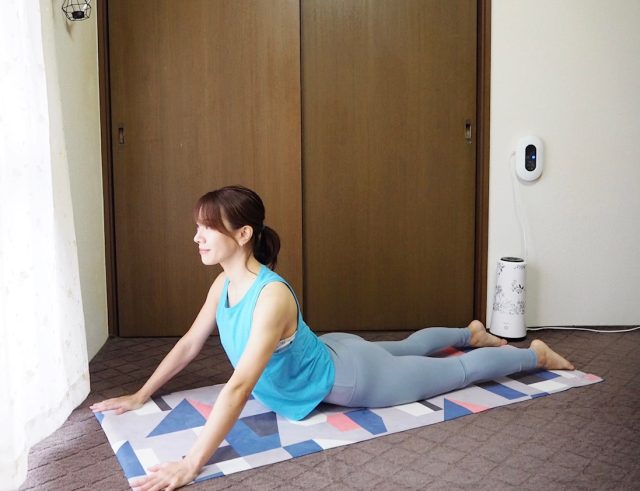 ゆっくりと上体を起こす