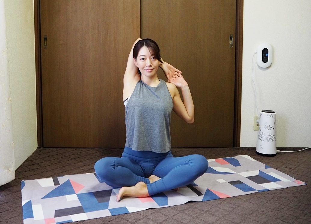 【簡単3STEP】筋肉ゴリゴリ、丸まった「首～肩」を気持ちよくほぐすストレッチ