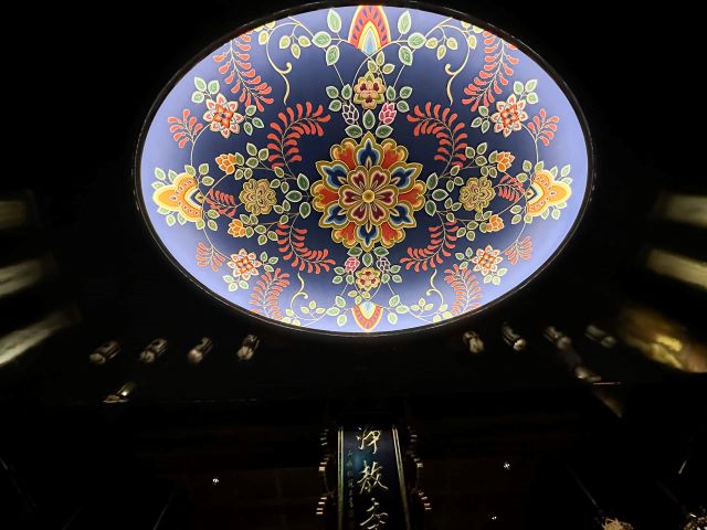 寺院の美しい天井絵