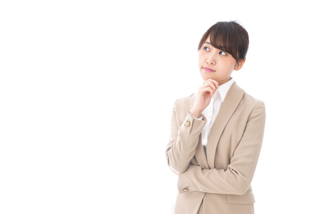 考える女性