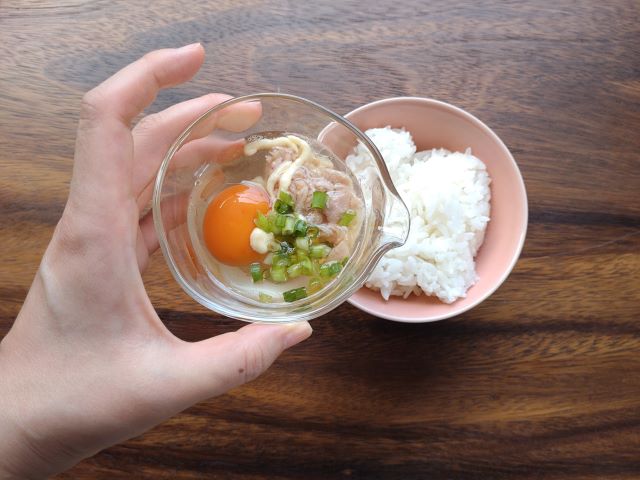 ご飯とツナ入りの卵