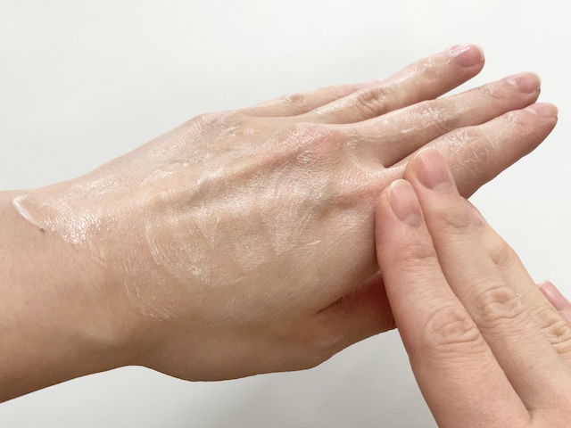 パパッと塗るだけでいいの？乾燥やささくれを防ぐ「ハンドケア」のコツ