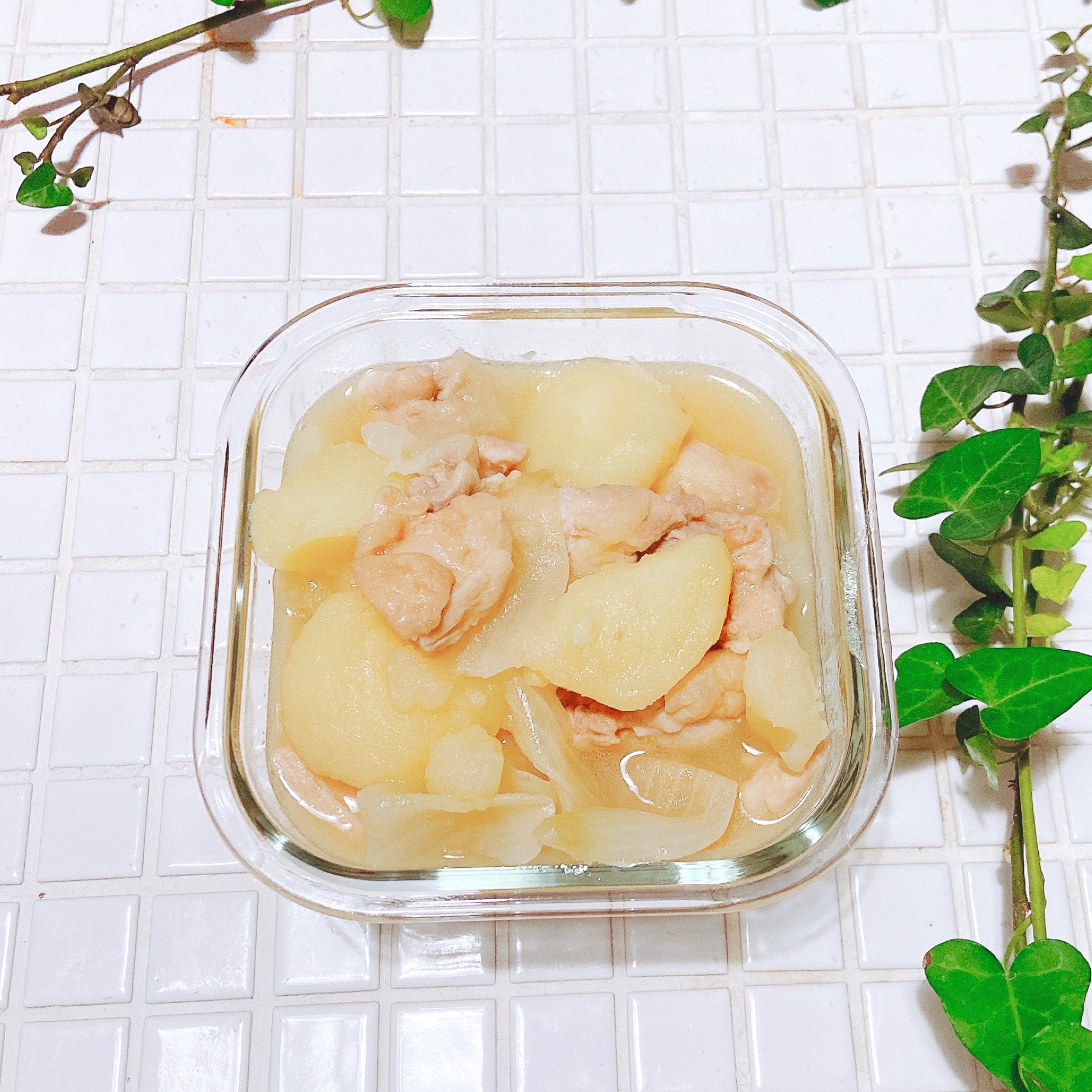 コンソメとバターが香る！簡単「鶏じゃが」の作り置き