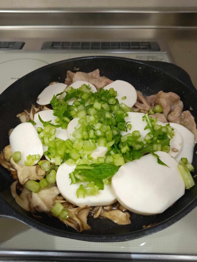 カブと厚揚げと豚肉の炒め煮