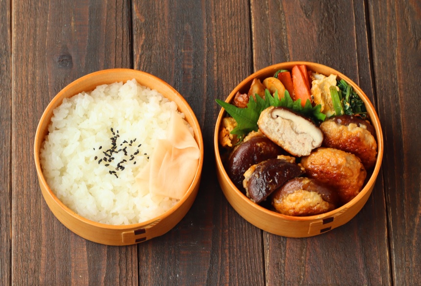洗い物がラク！簡単「しいたけ肉詰め」「ちくわと小松菜の卵炒め」2品弁当