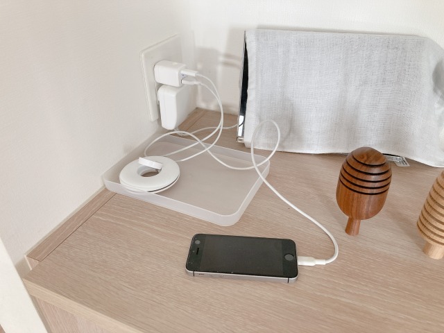 ダイソー クッションゴム スマホの充電コードの収納