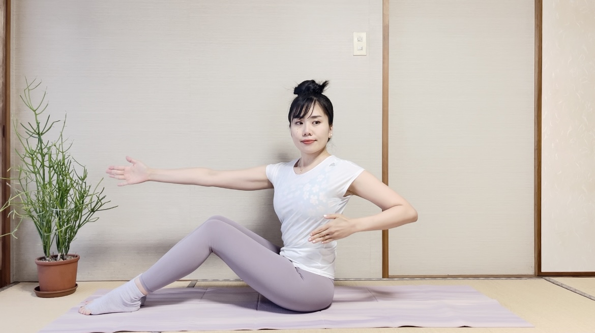 肩こり改善＆背中痩せを同時に！欲張りピラティス「ツイスト・パンチング」