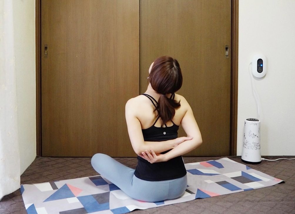 【集中力が回復！】頭部の血流UP「首のストレッチ」