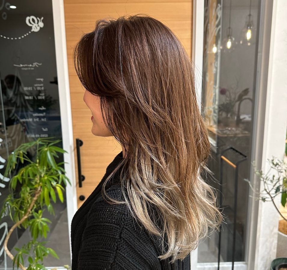暗い印象になりがち！？冬こそおすすめのヘアカラー