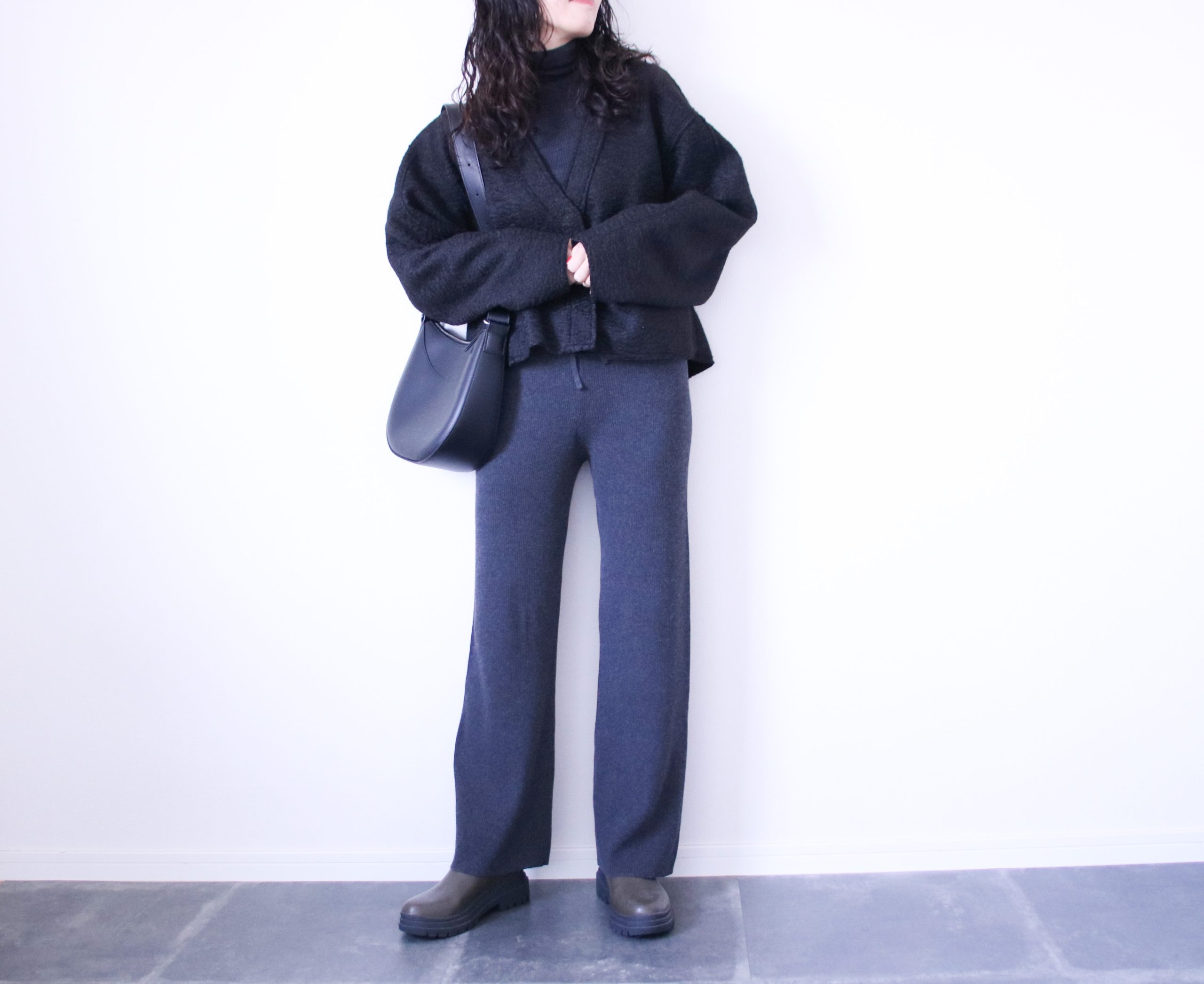 年末年始の帰省に使える！UNIQLO「ウォッシャブルニットリブパンツ」着回しコーデ3つ