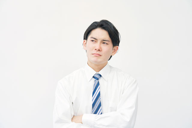 考える男性